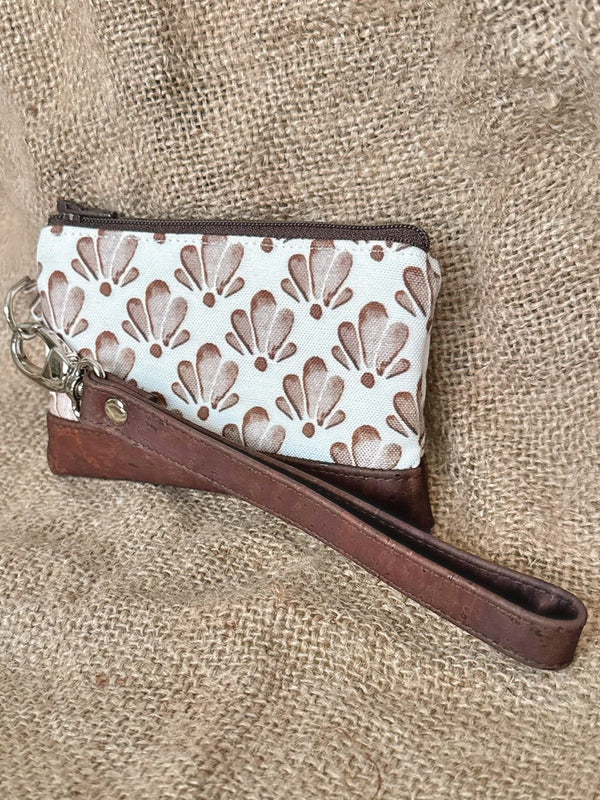 Small Brown Shell Print Business & Credit Card Zip Wristlet