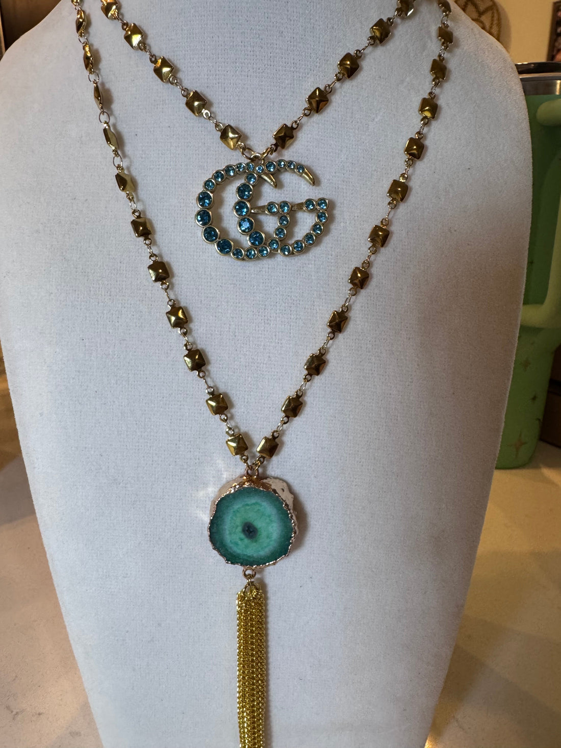 Reworked, layered, one of a kind. Blue crystals meet a raw stone slice. 💖 Beadnikrow/Barmade